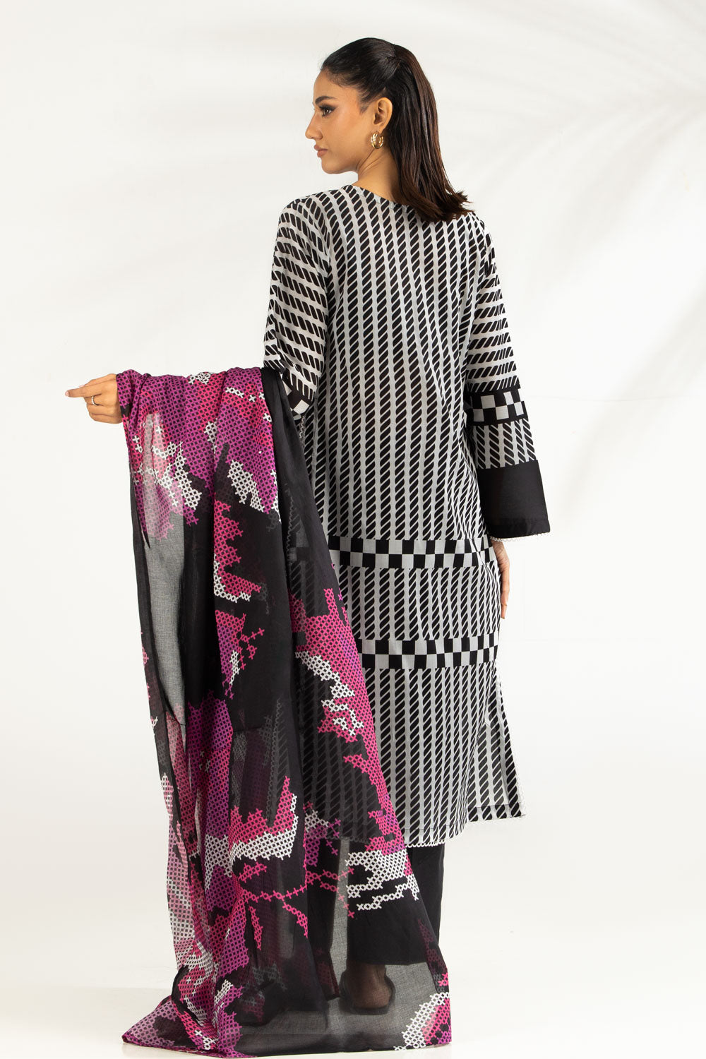 Gul Ahmed Summer Lawn CL-62183 Unstitched 3 Piece - Black / Magenta